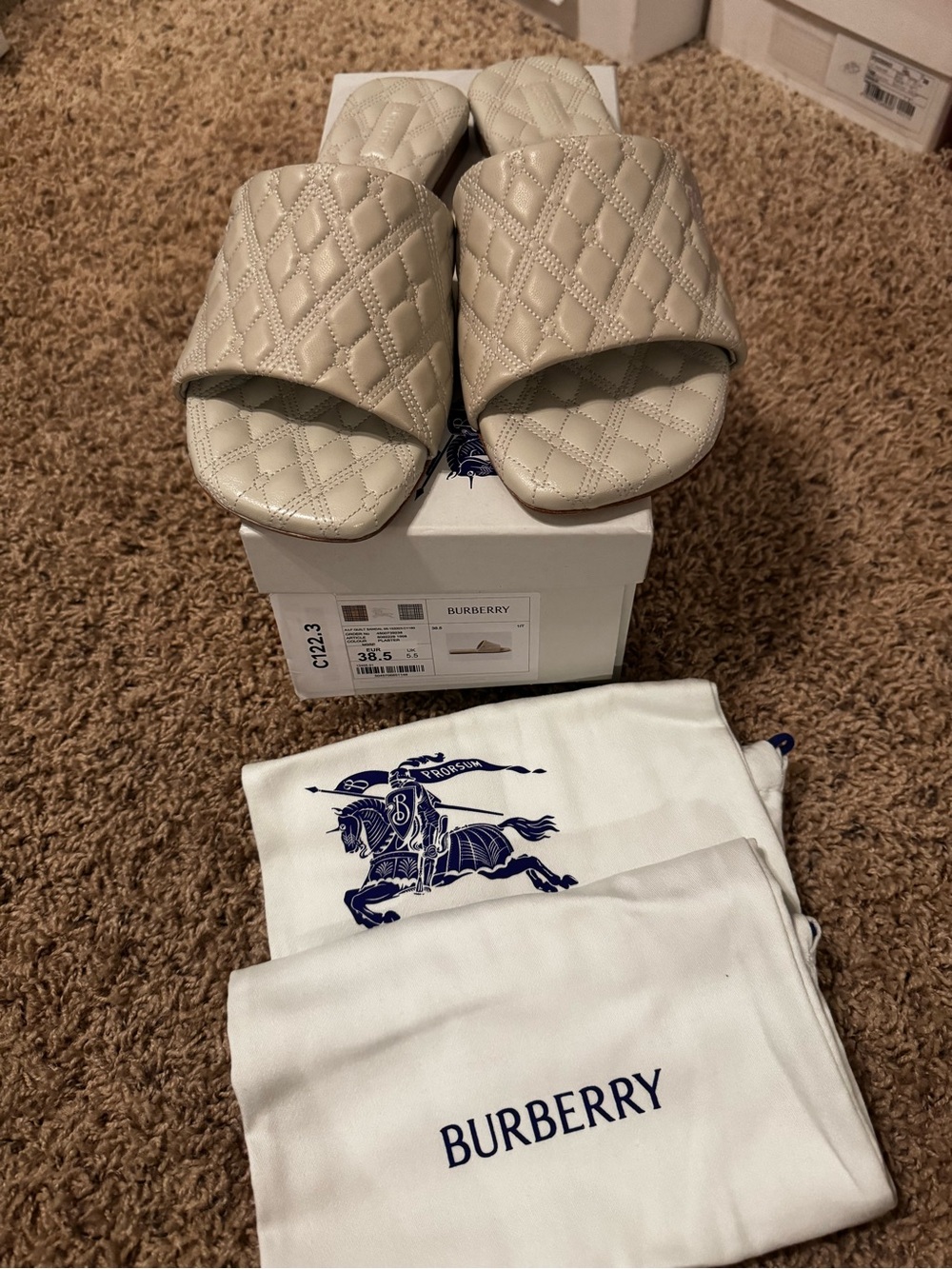 NWT Burberry Quilted Slide Sandals in Plaster